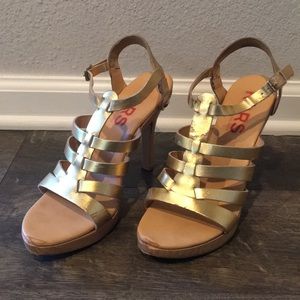 KORS Michael Kors Gold Wood Heels